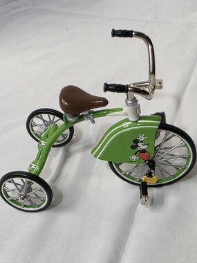 Hallmark Kiddie Car Classics Sidewalk Cruisers 1934 Mickey Mouse Velocipede